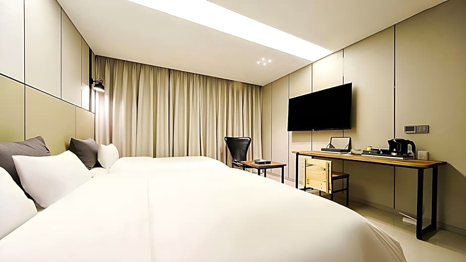 Yeoubi Hotel