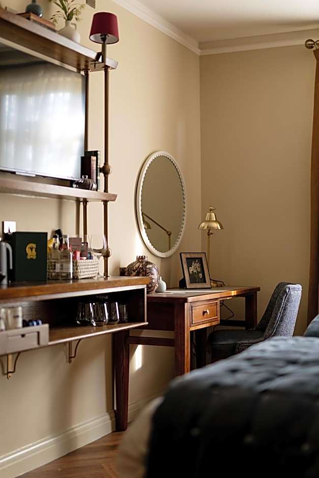 Coach & Horses Hotel