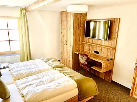 Doppelzimmer-Einfach-Ensuite Dusche-Fachwerkhaus Plus