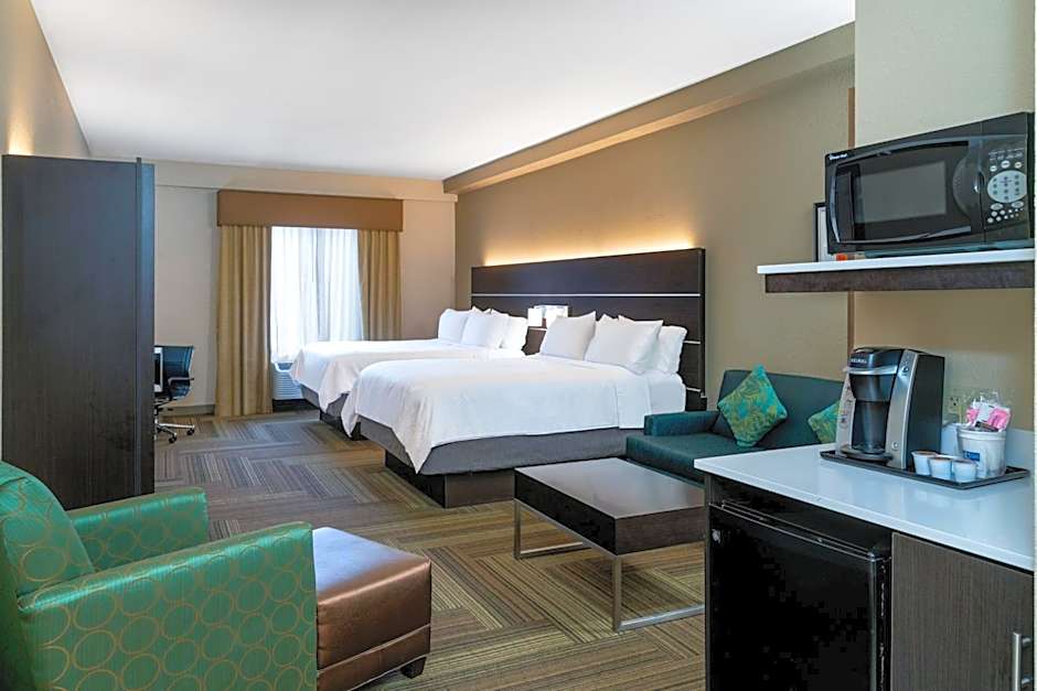 Photo 1 of 4 of 2 Queen Beds, Accessible, Bathtub