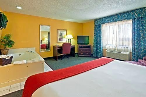 Holiday Inn Express Hotel Fort Campbell-Oak Grove