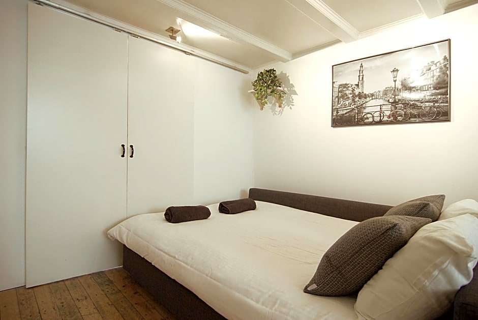 Cosy apartment right in the city center with AIRCO!