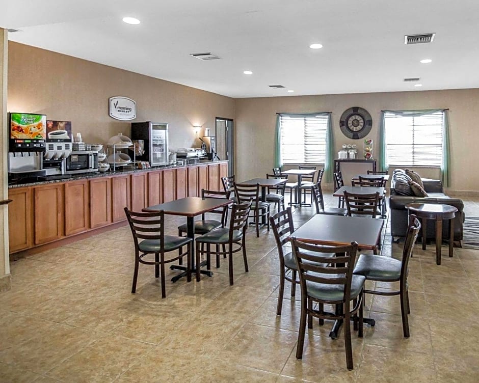 Rodeway Inn & Suites Salina KS