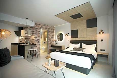 Deluxe Quadruple Room