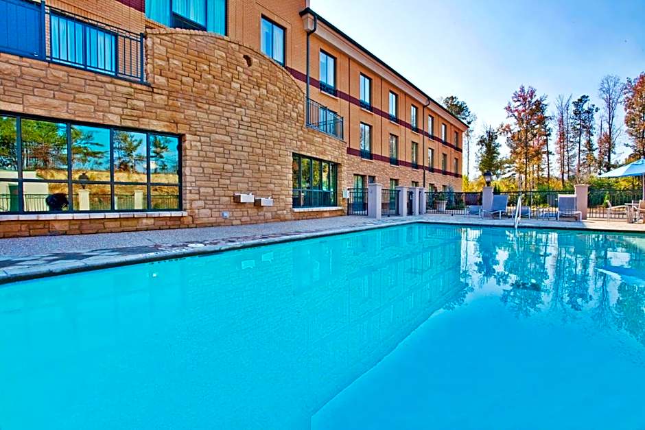 Holiday Inn Express & Suites Macon - I-475 by IHG