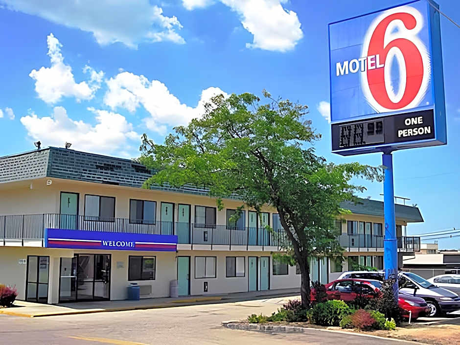 Motel 6 Topeka, KS - Northwest