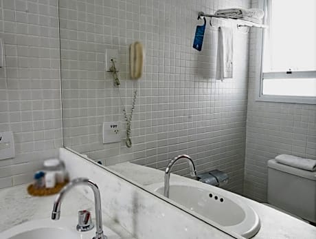 SINGLE SUPERIOR KING SIZE BED