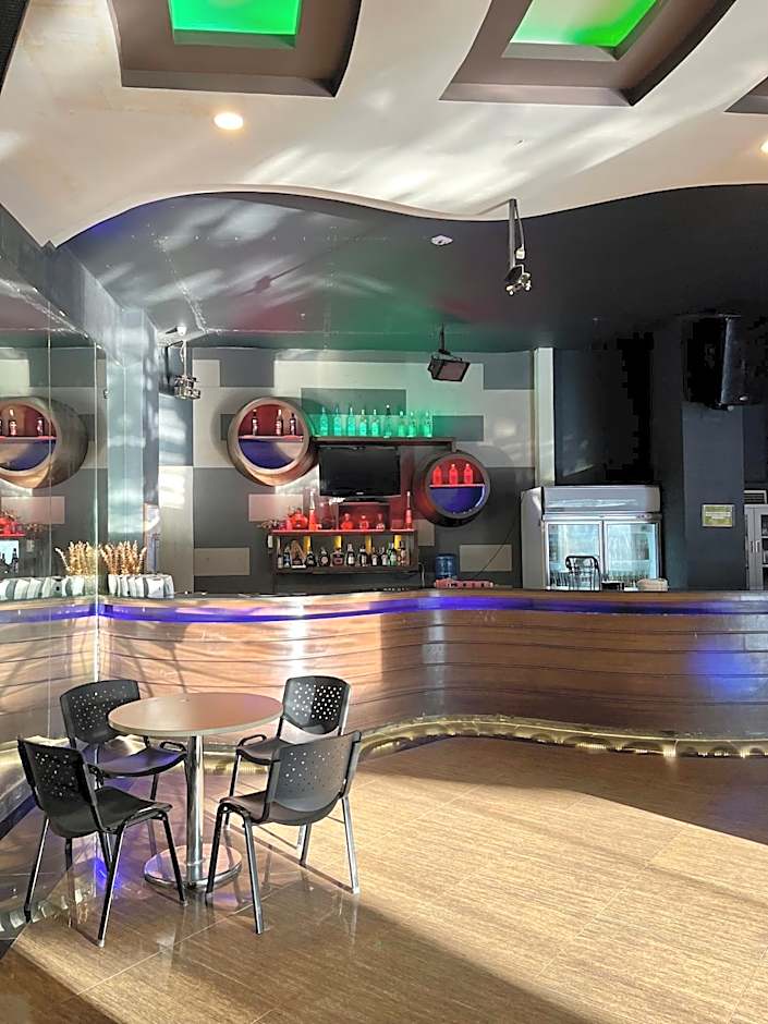 Blue Velvet Hotel -CM Recto