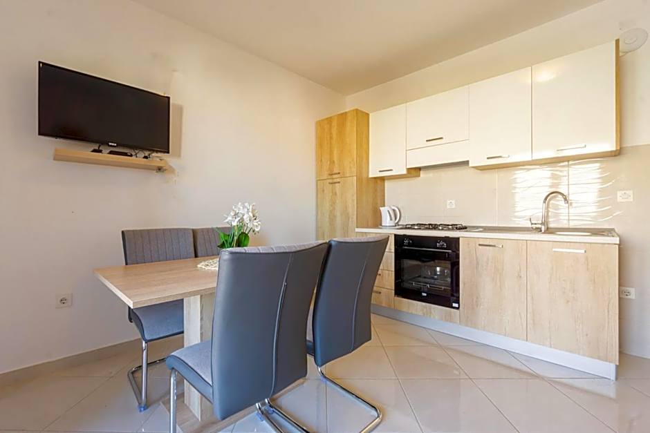 Apartment and Room Bacic