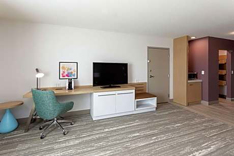 King Room with Accessible Tub - Mobility Access