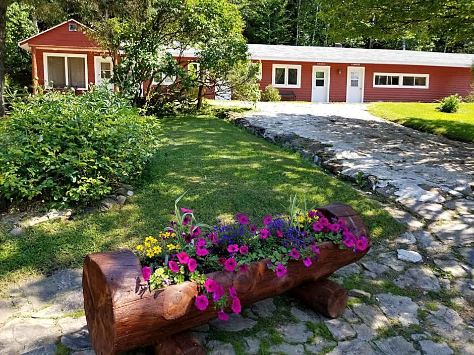 Kan-à-Mouche Pourvoirie Auberge et Chalets