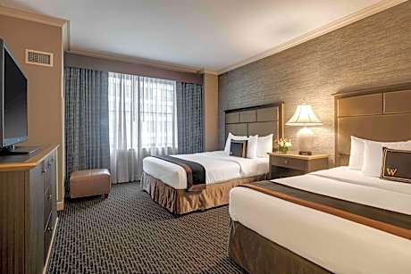 Queen Rooms with Two Queen Beds - Non-Smoking
