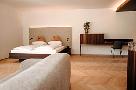 Deluxe Suite with Spa Bath