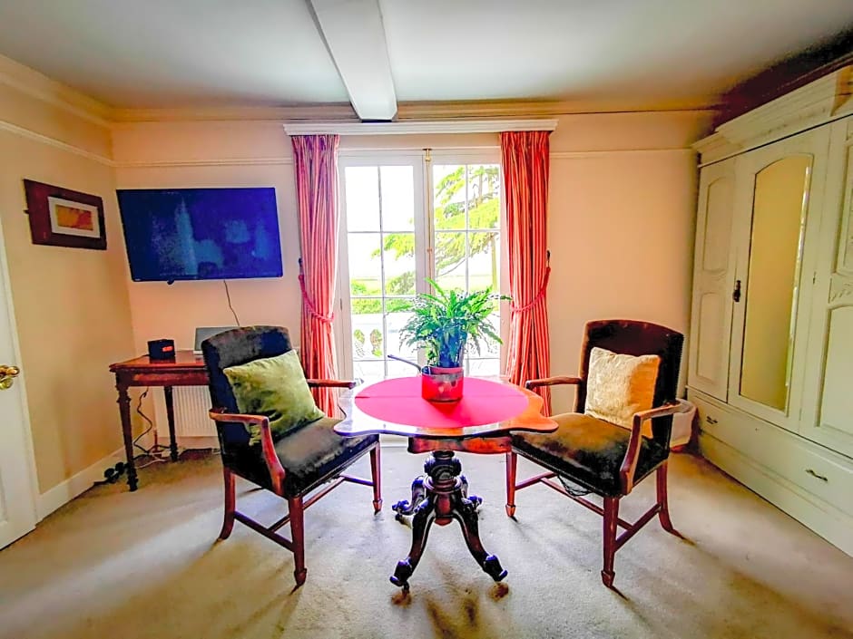 Cedar House Boutique B&B