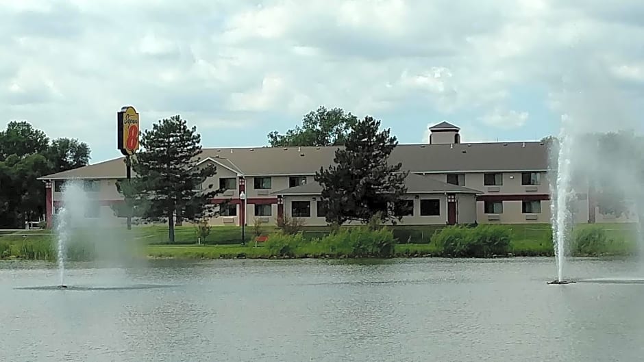 Super 8 by Wyndham Omaha Eppley Airport/Carter Lake