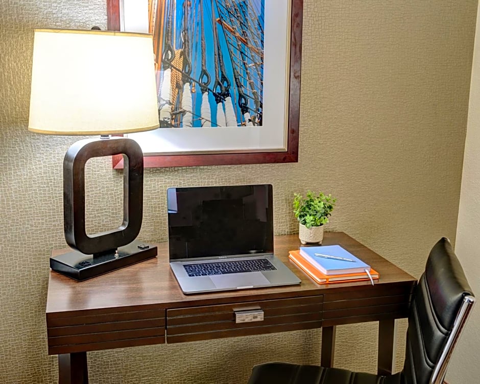 The Garrison Hotel & Suites Dover-Durham, Ascend Hotel Collection