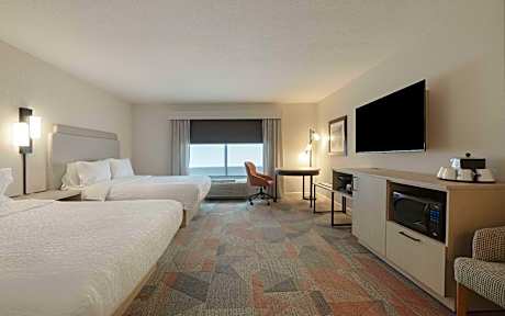 2 Queen Beds Accessible Room Nonsmoking Hdtv/free Wi-fi/ Fridge/ Work Area Hot Breakfast Included