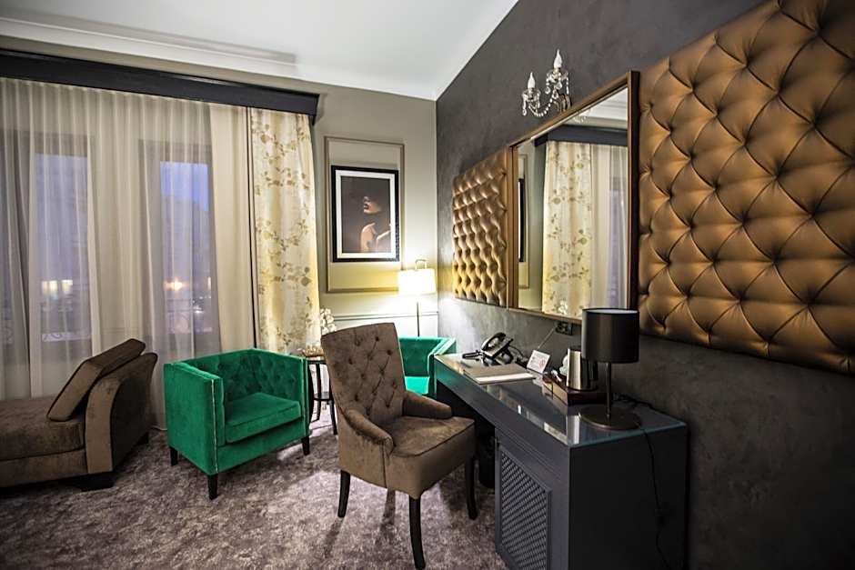 Peninsula Boutique Hotel