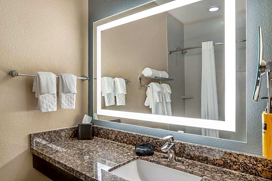 Best Western Plus Lake Jackson Inn & Suites