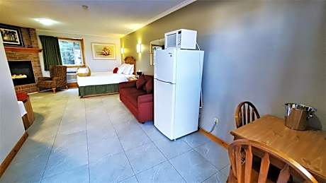 Queen Suite with Jacuzzi