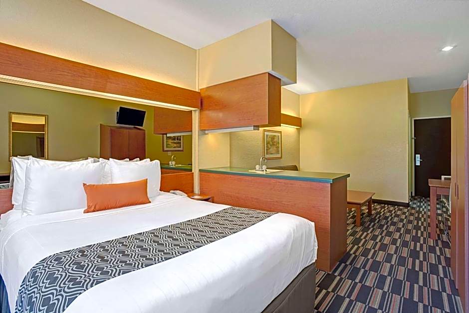 Microtel Inn & Suites By Wyndham Bushnell