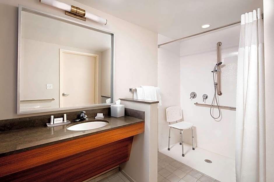 Fairfield Inn & Suites by Marriott Louisville Northeast