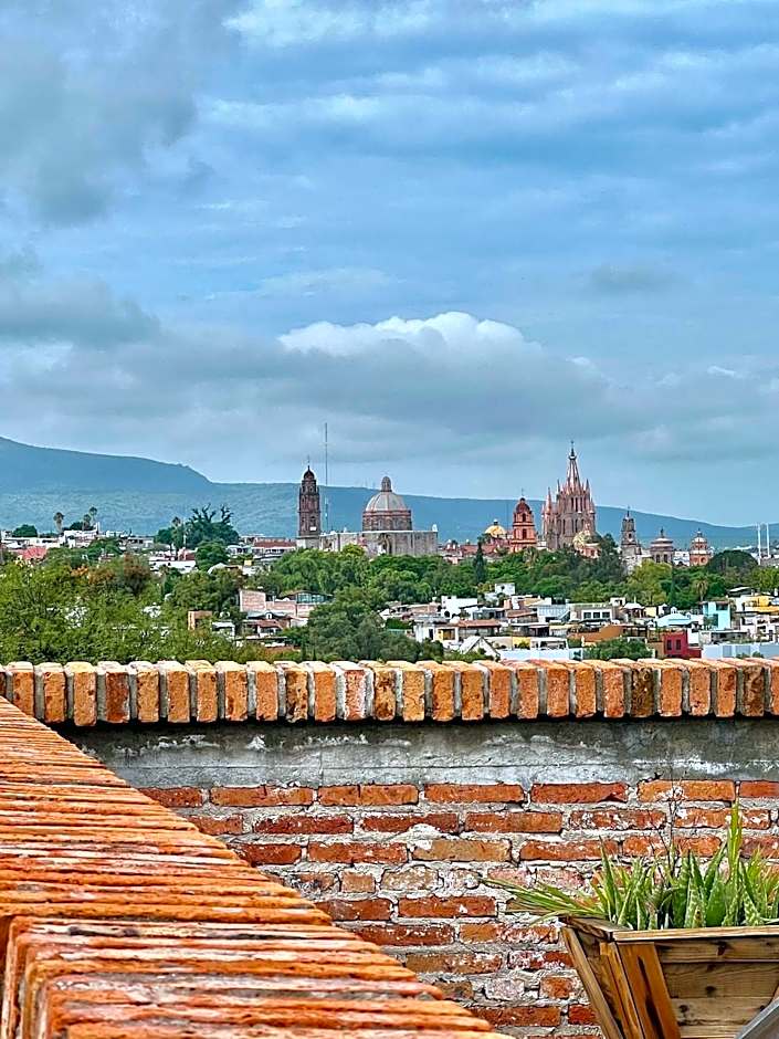 Departamento en planta baja con patio, dos habitaciones con dos ba¿os completos sala y cocina integral Vistas desde la azotea de