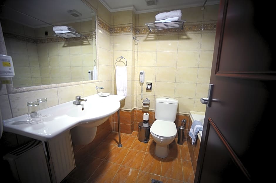 Photo 1 of 5 of Economy 1 Double Bed or 2 Beds