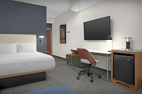 King Room with Sofa Bed and Adapted Tub - Mobility Accessible