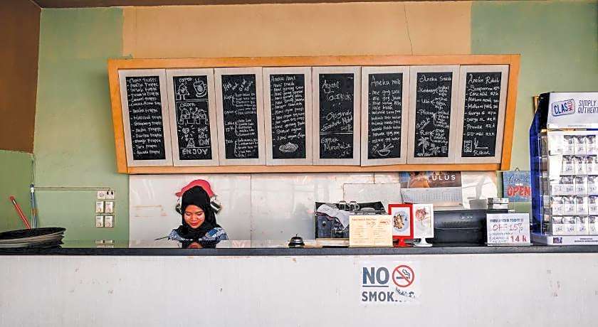 RedDoorz Plus near Sultan Hasanuddin Airport