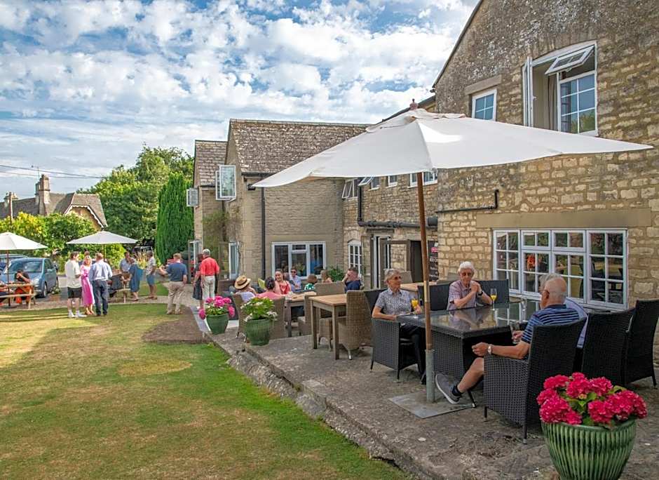 Pettifers Freehouse Hotel