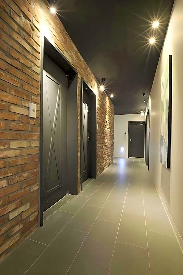 Brown Dot Hotel