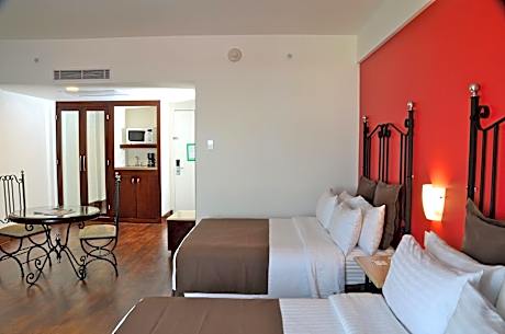 2 Queen Premium Juarez Ave View