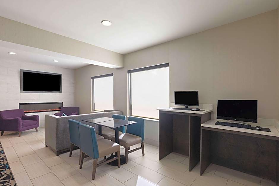 La Quinta Inn & Suites by Wyndham Snellville - Stone Mountain