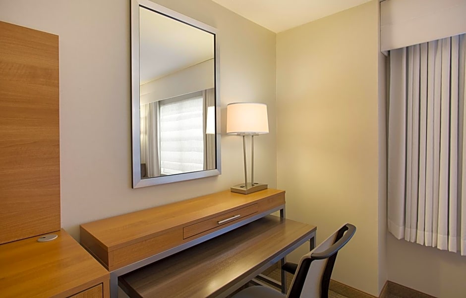 Holiday Inn Grand Rapids-Airport, an IHG Hotel