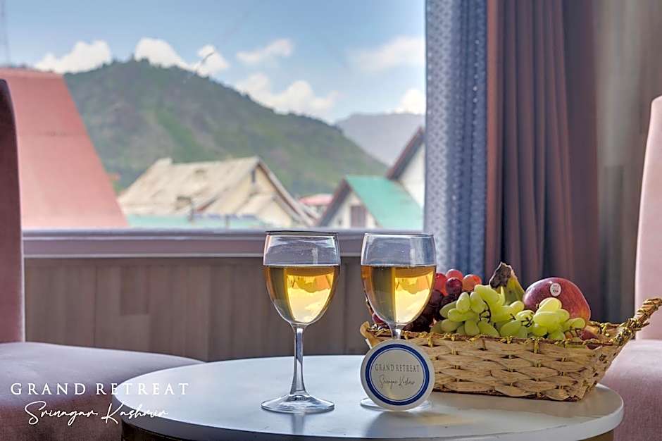 Hotel Iconic Suite - Near Delhi Airport