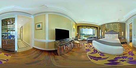 Junior Suite High Floor with Executive Lounge Access and Free Mini-bar