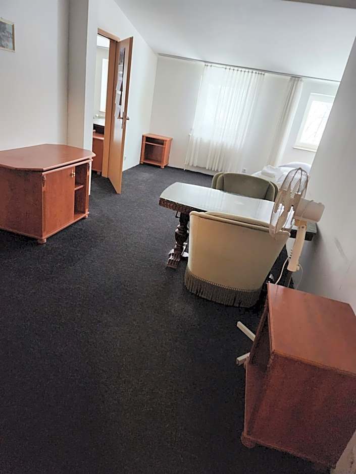 Hotel & Restaurant Heidekrug in Pinneberg, Free Parking and WiFi