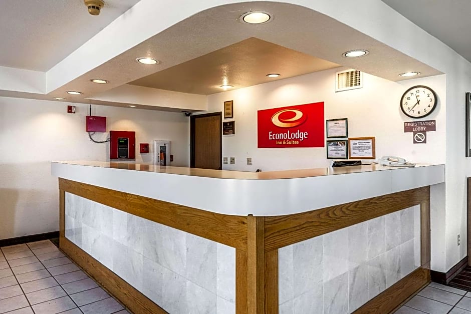 Econo Lodge Inn & Suites