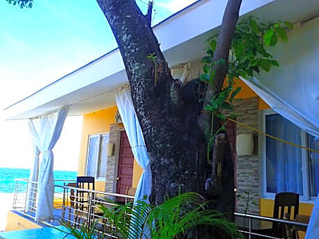 Luzmin BH - Beachfront Cottages