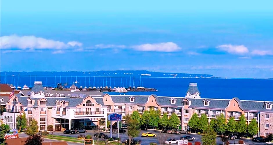 Hamilton Inn Select Beachfront Mackinaw City