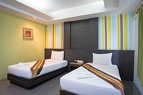 Standard Twin Beds Room