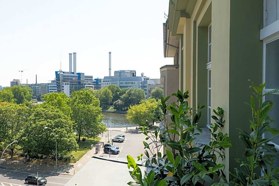 The Charming by Curt Suites