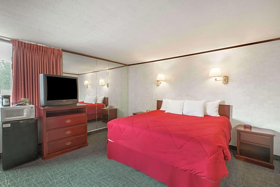 The Schenectady Inn & Suites