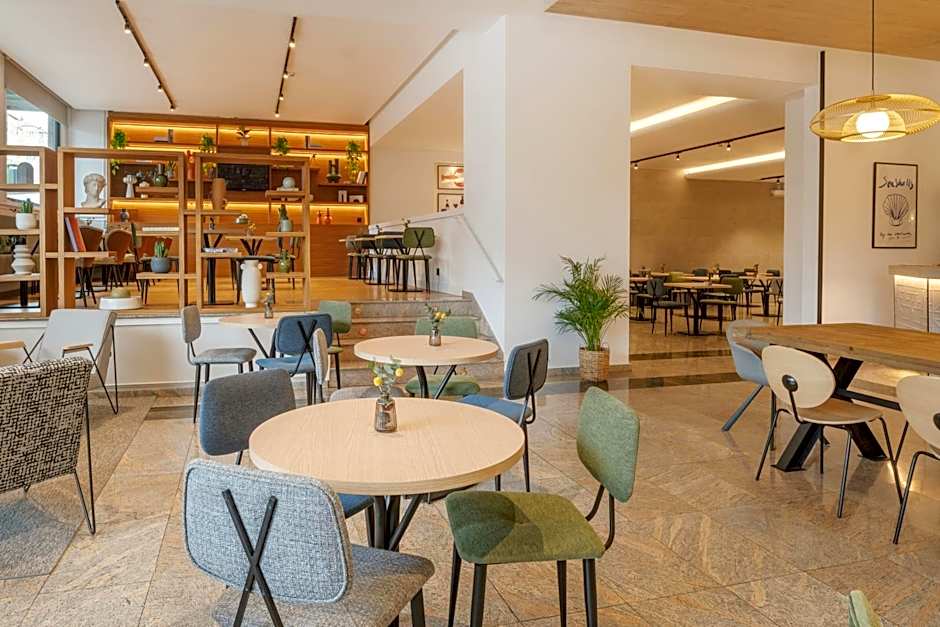 Hotel Santiago Plaza Affiliated by Meliá