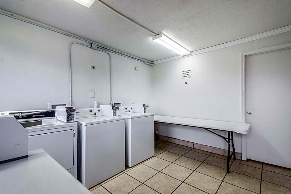 Motel 6-Anniston, AL