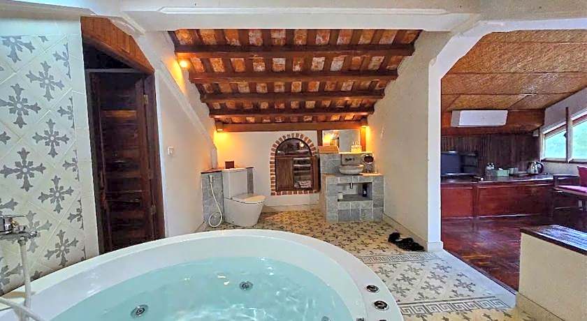Villa Louise Hue Beach Hotel