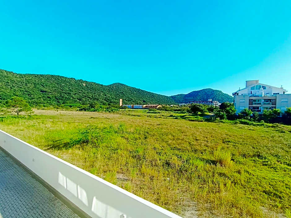 Alto padrão com piscina a 300m do mar - CAN103G