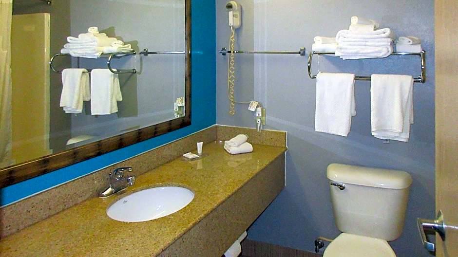 Clarion Pointe Evansville North