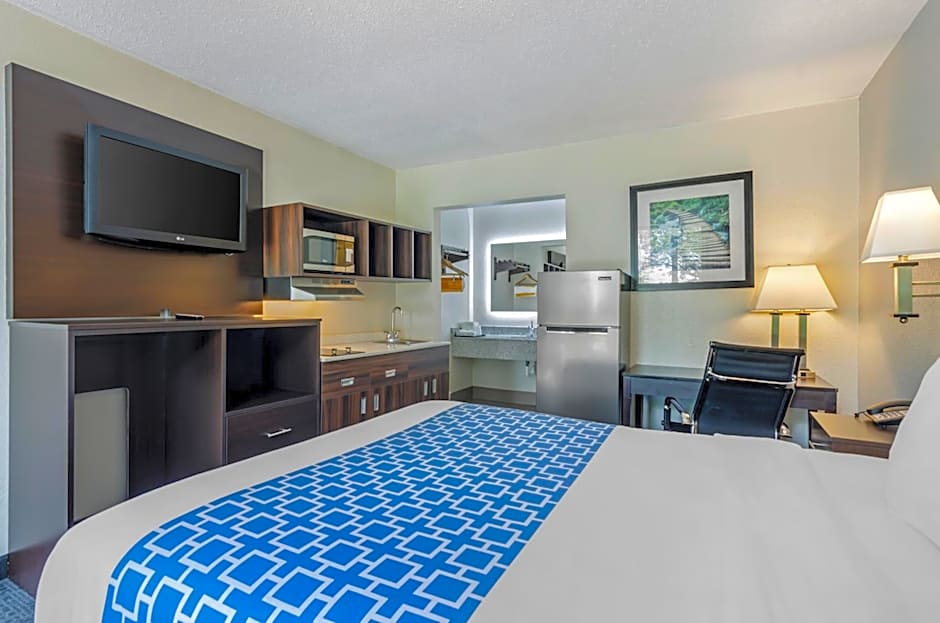 Suburban Studios Verona - Staunton North